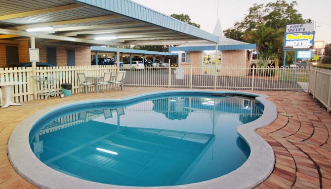 Home Swimming Pool at Binalong Motel 670px